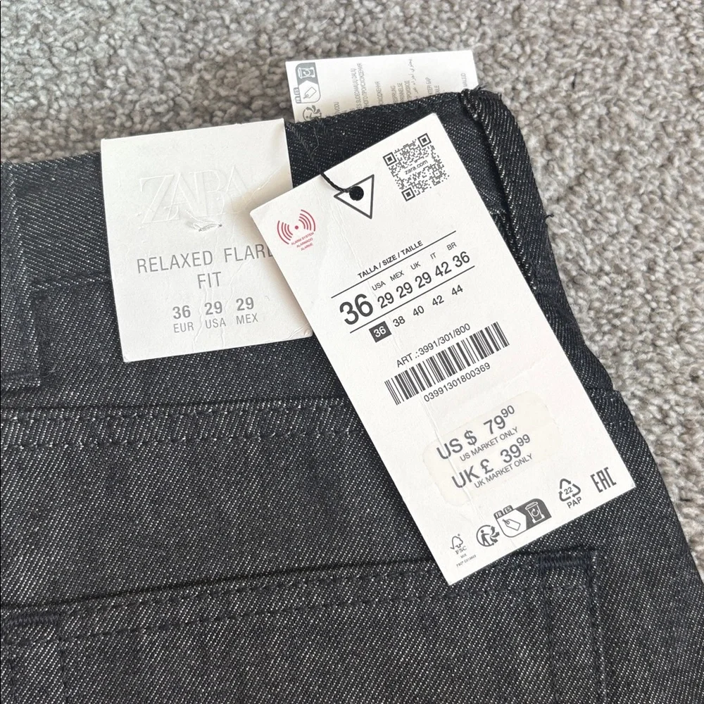 Zara Relaxed Flare‎ Fit Jeans